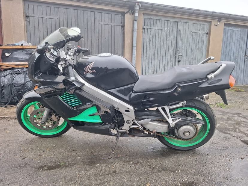 Honda VFR 750 Uszkodzony Transport