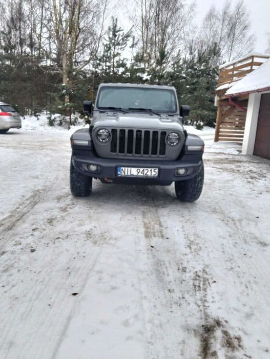 Jeep wrangler sahara stan salonowy