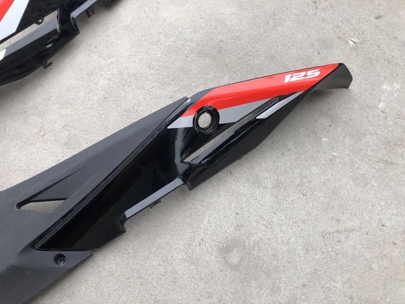 Ogon owiewki aprilia 125 tuono zadupek