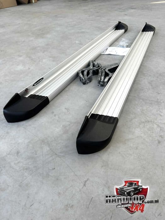 Progi Stopnie Boczne do wsiadania Aluminiowe Toyota Hilux 2015 - 2025+