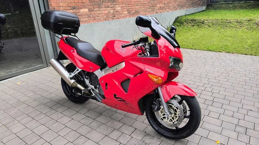 HONDA VFR 800 Oryginał bezwypadkowy KODO Motocykle raty