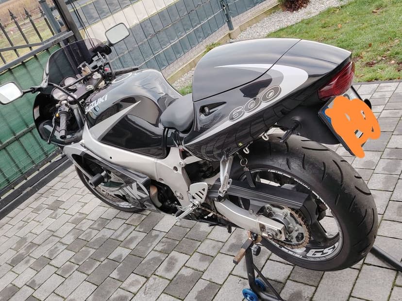 Suzuki GSXR 600. Mocny, 115km