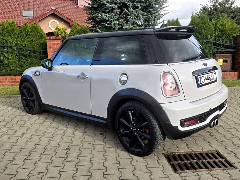 Mini couper SD xenon ,navi Skora,panorama PDC 180 KM mala rakieta