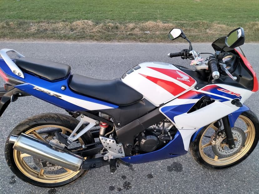 Honda CBR 125R JC39
