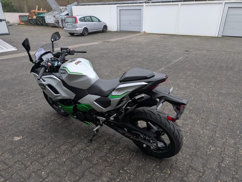 Kawasaki Ninja 7 hybrid tylko 300 km nowa fv23% 4 lata gwarancji.