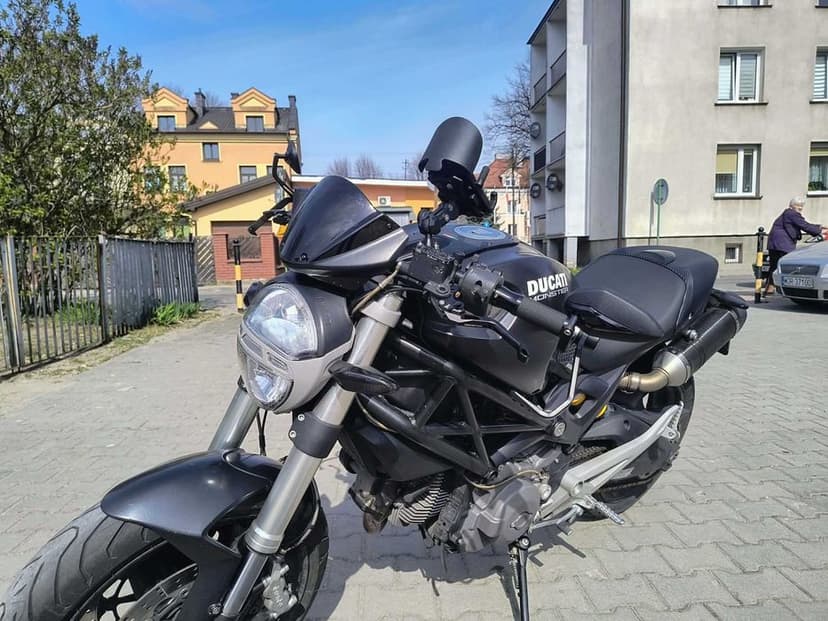 Ducati Monster 696 + ABS