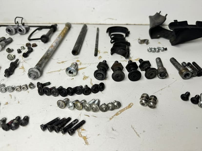 Ducati Monster 821 Śruby śrubki Owiewek Śruba Mocowania Nakrętki