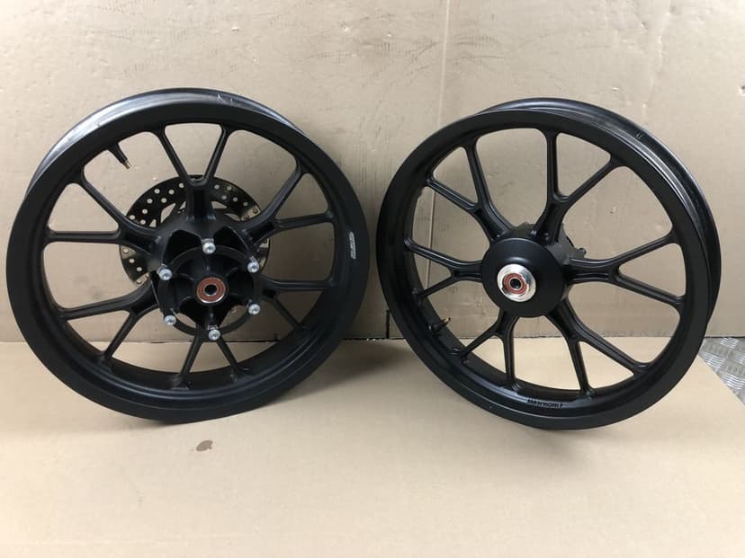 Aprilia Tuono 125 Felgi Felga Przód Tył + Tarcza Hamulcowa