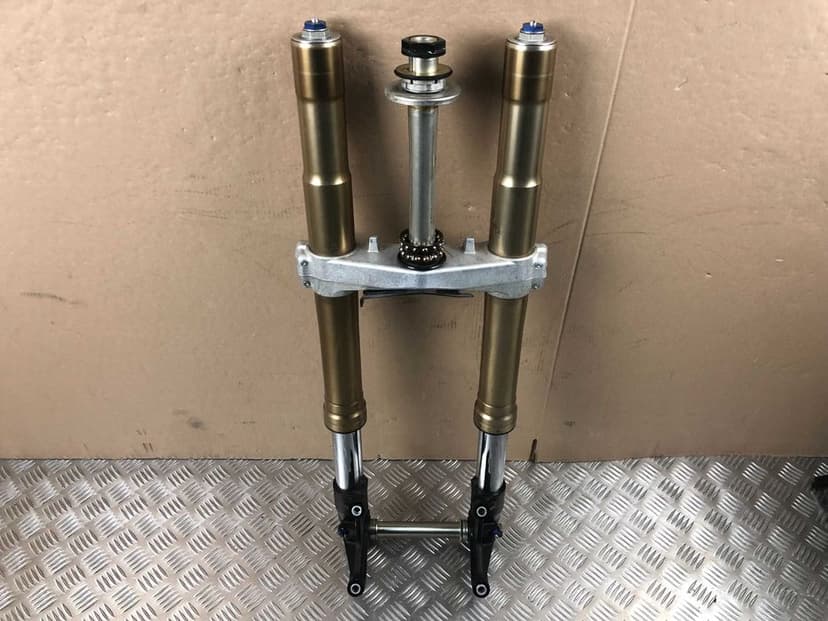 Suzuki GSX-R 600 700 K6 K7 Lagi Laga Lewa Prawa Ośka Półka Dolna 2007