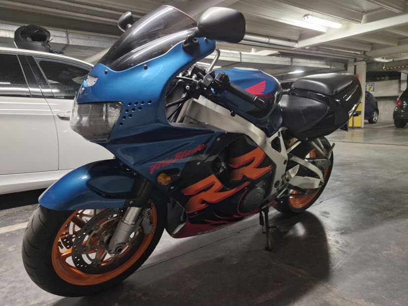 Honda CBR 900 RR Fireblade