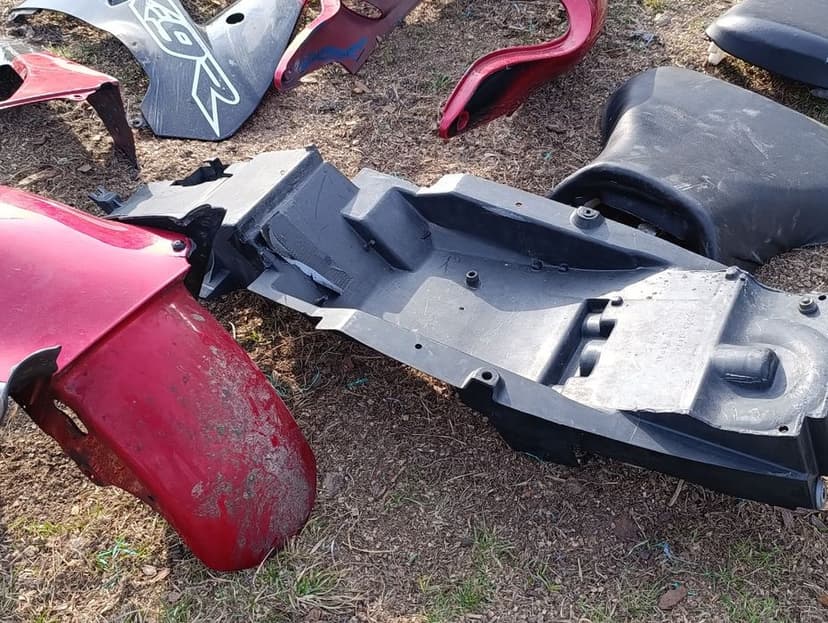 Zadupek Kawasaki ZX9R 99-02r wypełnienie tył nadkole błotnik boczek