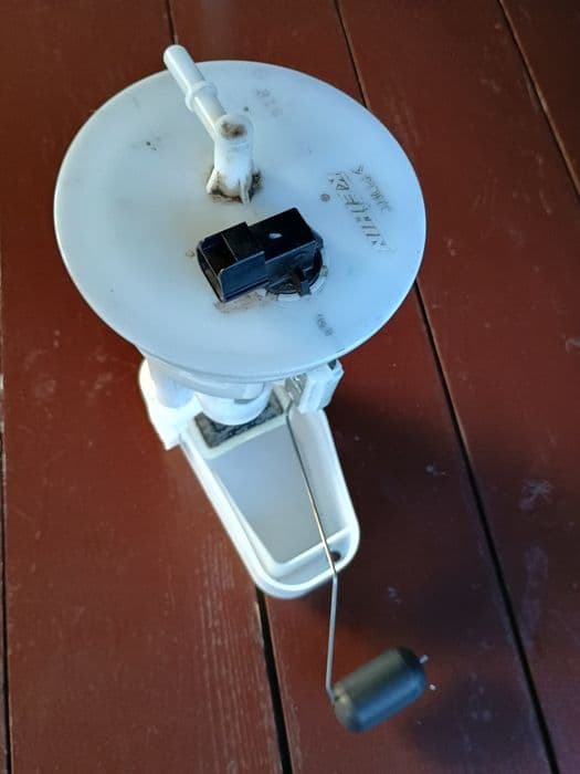 Oryginalna pompa paliwa Suzuki Kingquad 750