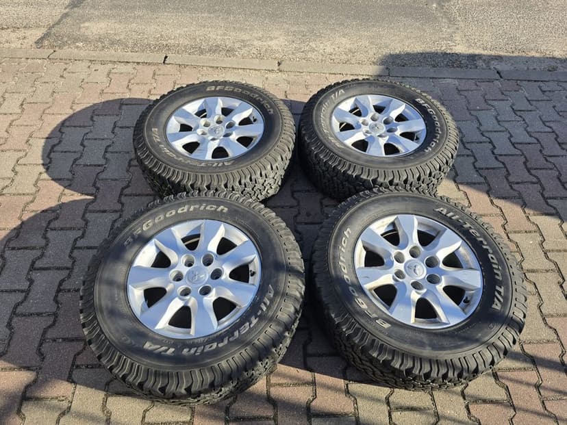 Mitsubishi Pajero, L200, Toyota Hilux Kola All Terrain