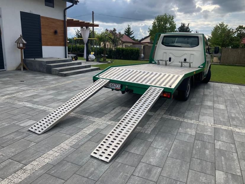 Volkswagen Transporter 2,5 TDI 130 km laweta