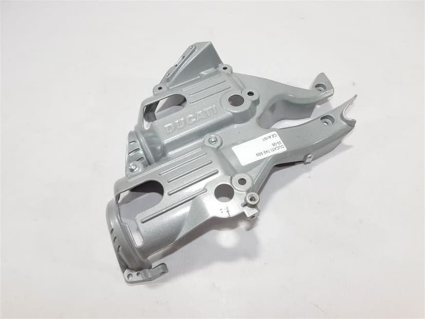 CZACHA CZASZA OWIEWKA PRZÓD DUCATI 749 999 03-06