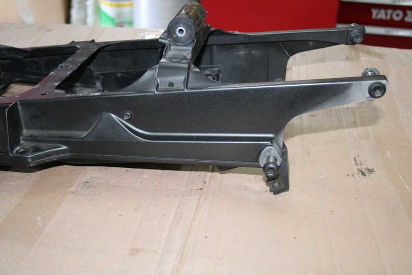Stelaż Tył Tylny Ogon Zadupek Wypełnieni Yamaha R6 5SL RJ05 RJ09 03-05