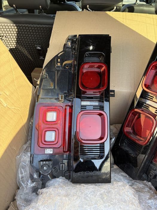 land rover defender lampy tył L663 komplet