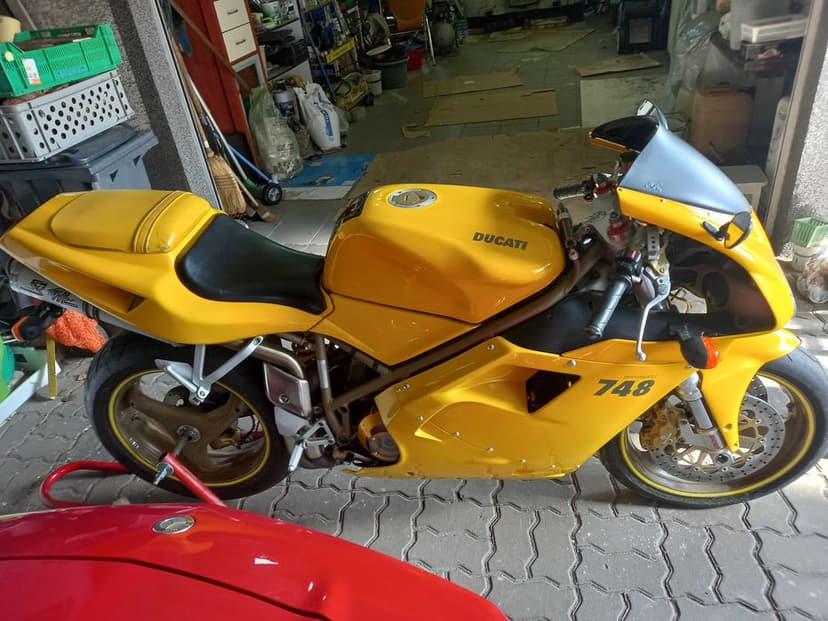 Ducati 748  2000r