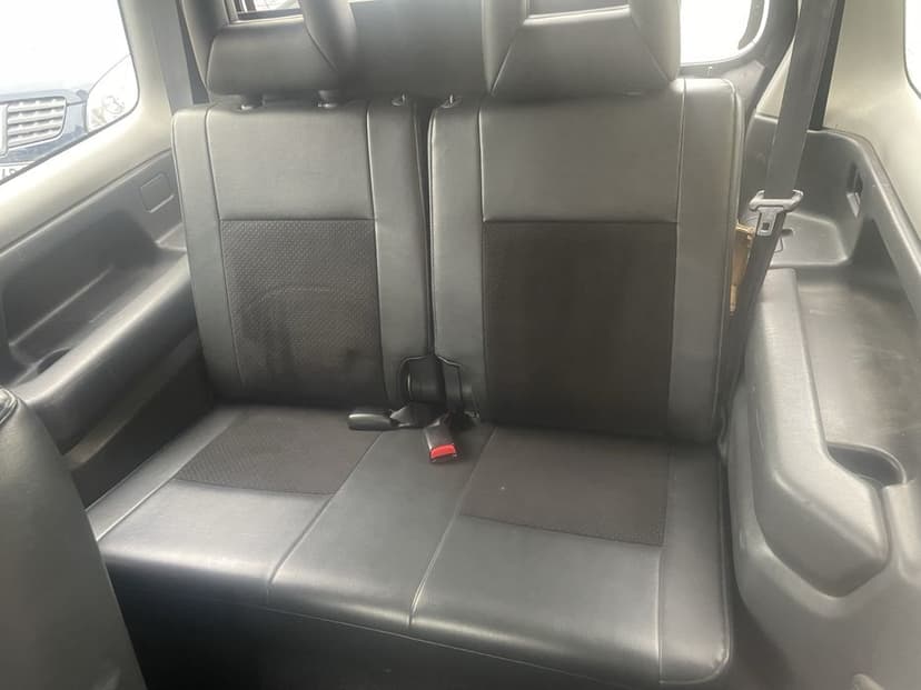 Fotele siedzenia kanapa Suzuki Jimny lift 07r skóra alkantara wnętrze komplet