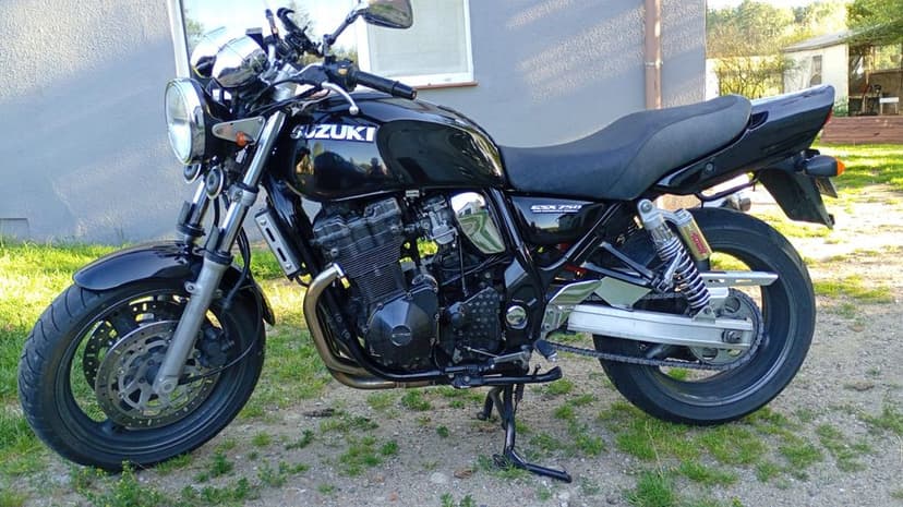 Suzuki GSX Inazuma 750 olejak