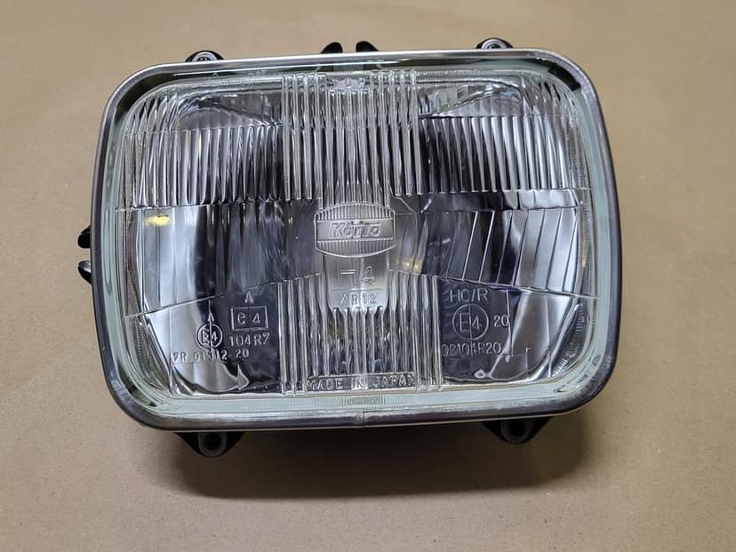 lampa przód reflektor h4 koito ramka chrom mazda jeep toyota hiace celica
