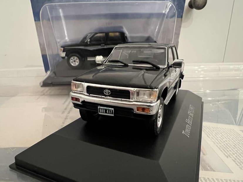 Toyota Hilux SR5 1:43 Model Kolekcjonerski