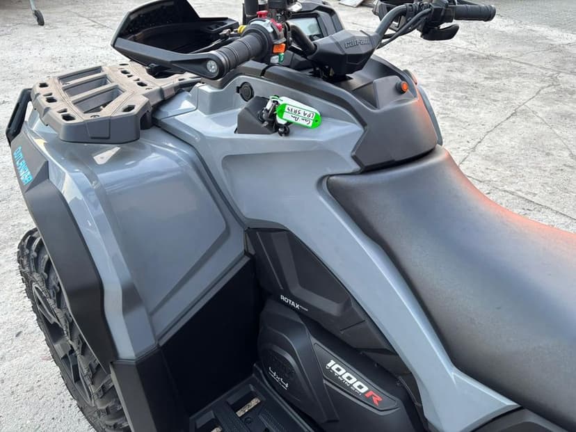 Can am Outlander max DPS 1000R, 2500km/82godz.