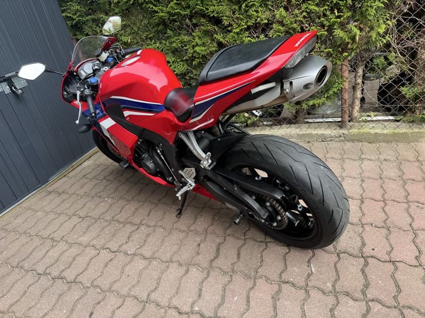 Honda CBR 600RR Red California PC40 2024