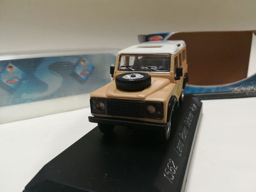 Land Rover Defender Rallye skala 1:43