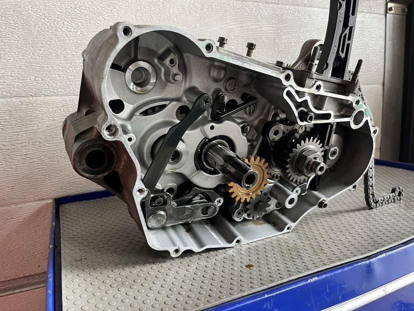 Suzuki drz 400 kartery skrzynia biegów słupek ltr 400