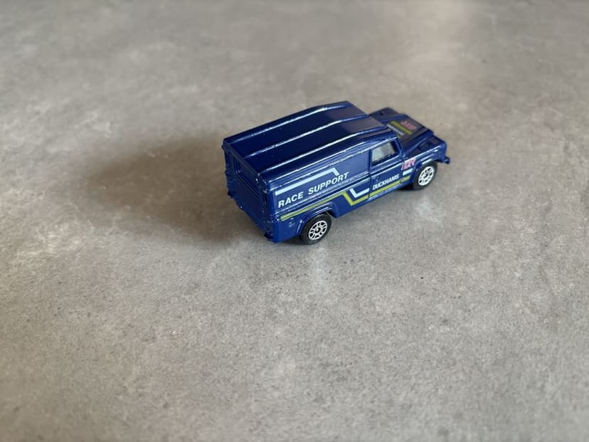 Model Resorak Corgi Land Rover Defender Race made in Great Britain