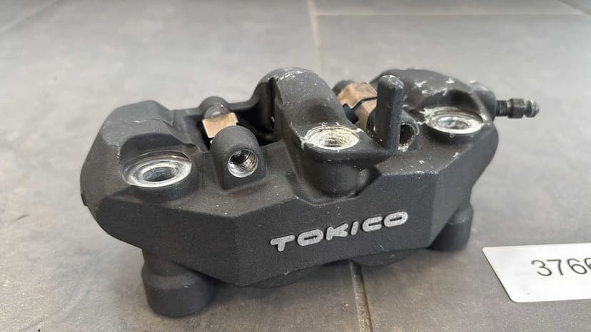 Zacisk hamulcowy Prawy Przód Suzuki GSX-R 1000 K7 K8  2007-08 [3766]