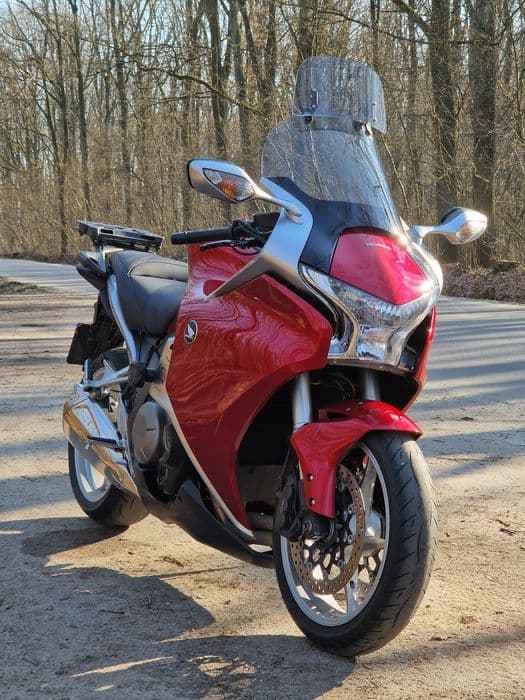 Honda VFR1200F bezwypadkowy, serwisowany + 3 kufry, dodatki
