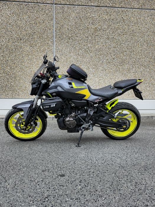 Yamaha MT 07 Night Fluo