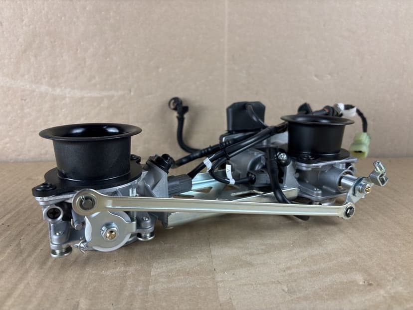 Ducati Monster 821 Przepustnice MIKUNI Wtryski Czujnik TPS Silniczek