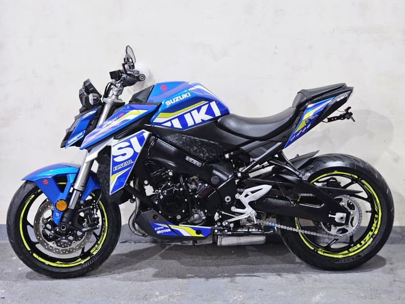 SUZUKI GSX-S 950   pojemność 1000 2021 rok  7 tys przebieg  Nowe opony