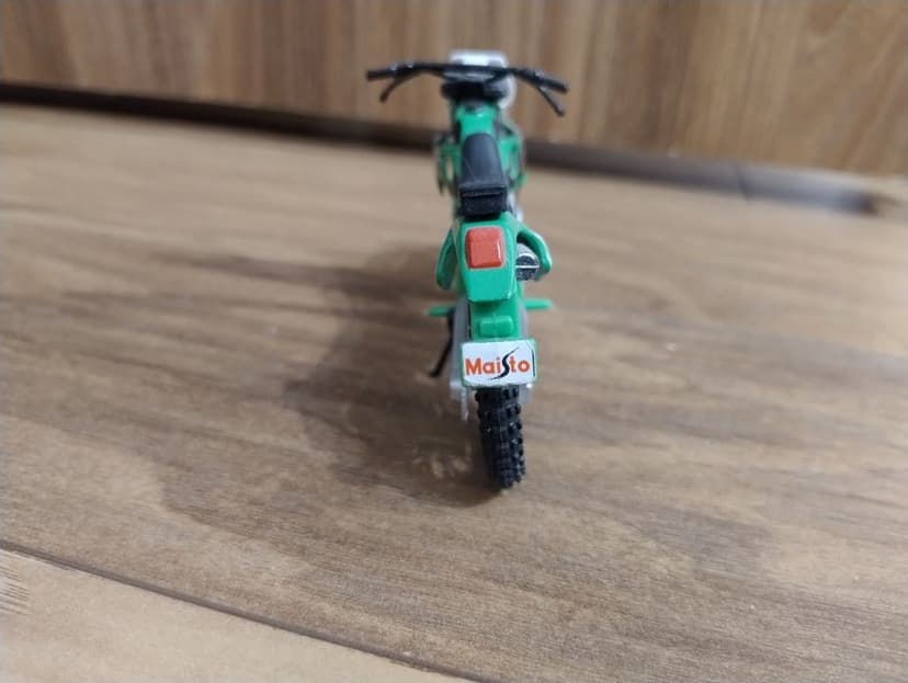 Model motocykla  Kawasaki KLX 250  skala 1:18 Maisto
