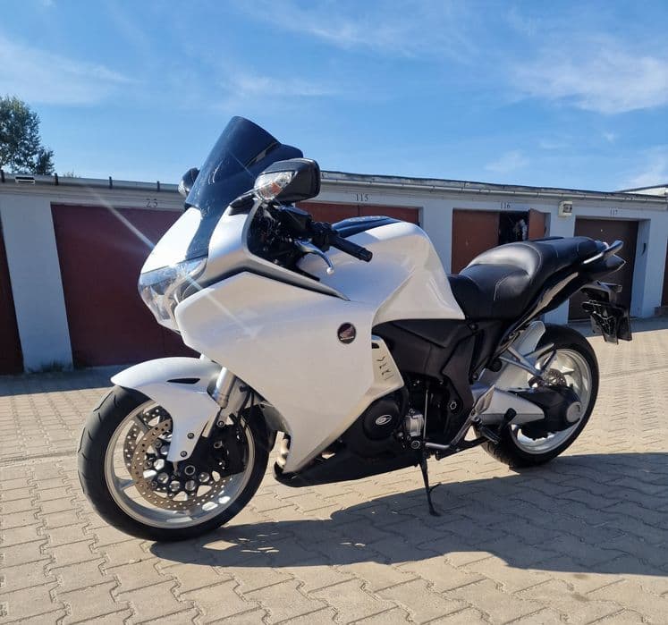 Honda VFR 1200 F 2011r. 45 tys. V4 172 km zadbana