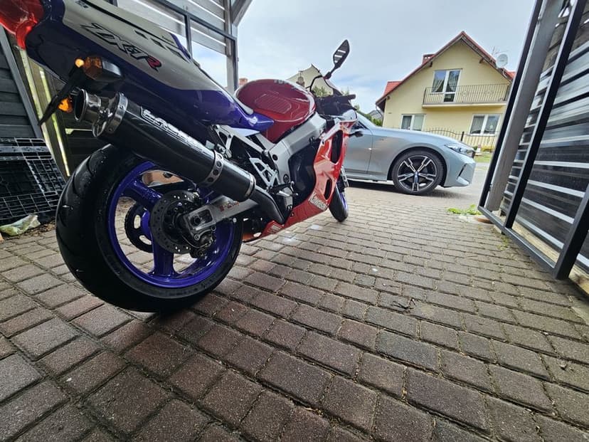 Kawasaki ZX-7R 1996 – legenda sportów lat 90, zamiana