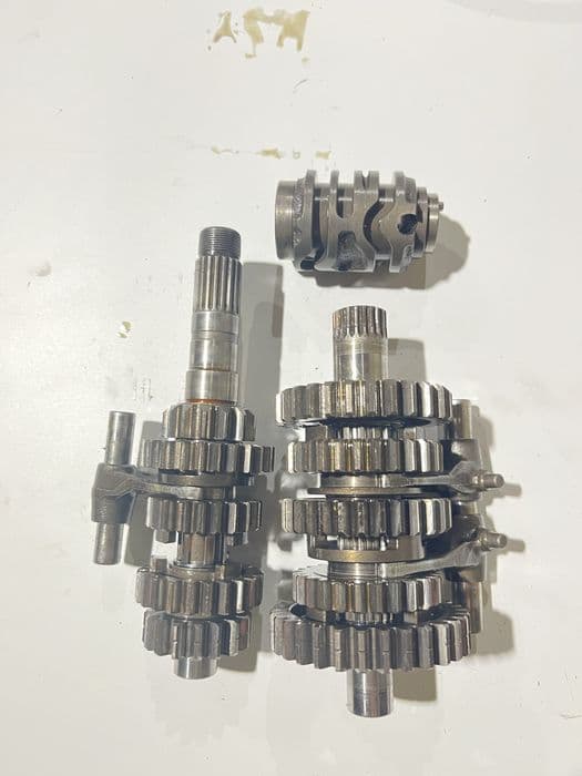 Części Honda CRF 250 ,04-09 skrzynia pokrywy gaźnik magneto fajka