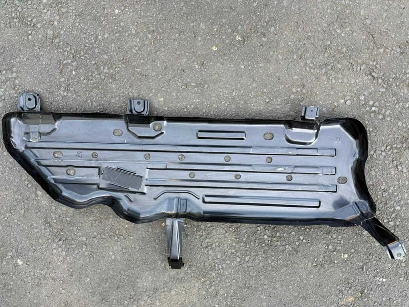 Osłona zbiornika paliwa TOYOTA LAND CRUISER 300