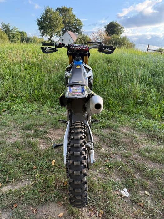 Suzuki RM-Z 450cc 2018 – zawias RG3 / 3 komplety plastików / 54 mth od