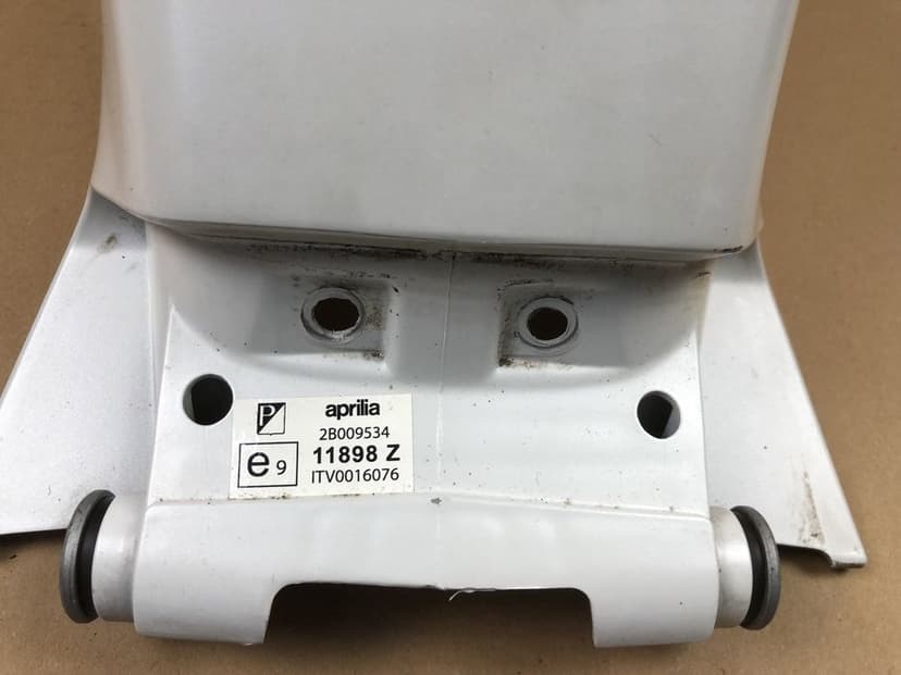 Aprilia Tuono 125 Nakładka na Zbiornik Bak Paliwa 2022