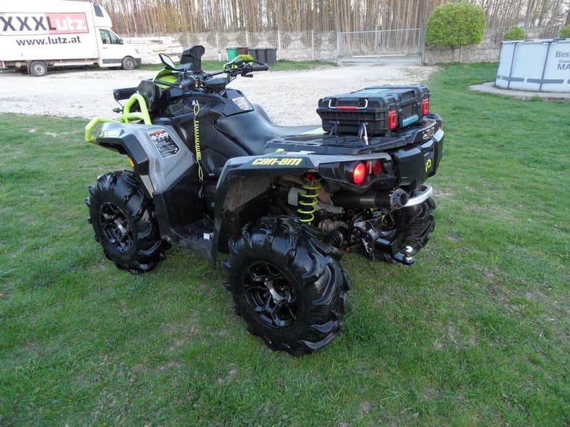 CAN- AM Outlander