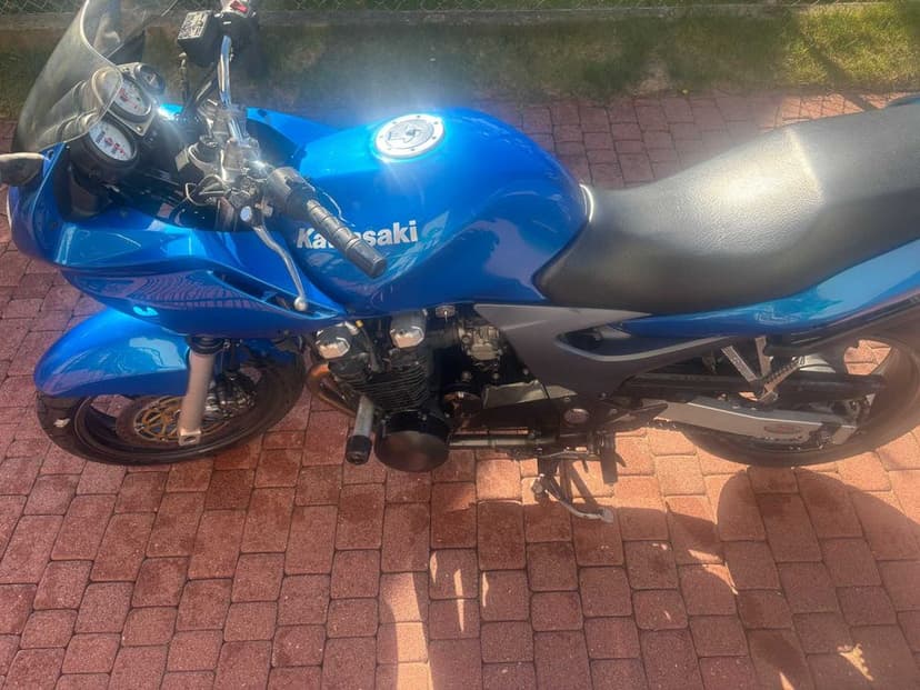 Motocykl Kawasaki ZR-7 idealny stan
