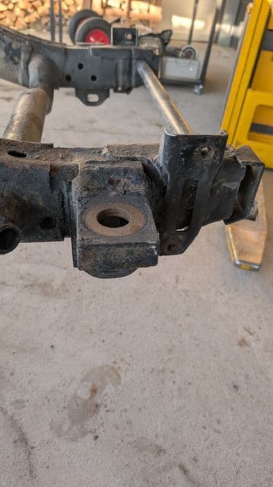 Rama Nissan Patrol Y61 z 2001 roku, stan DOBRY długi