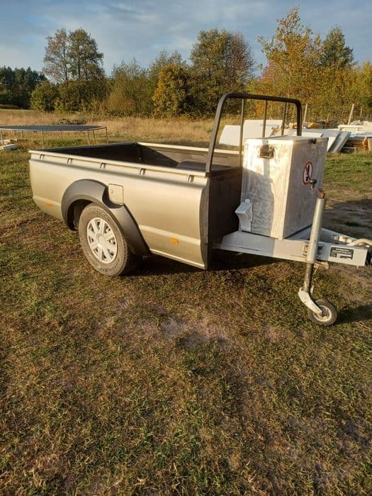 Przyczepa towarowa Nissan Navara w BDB stanie !