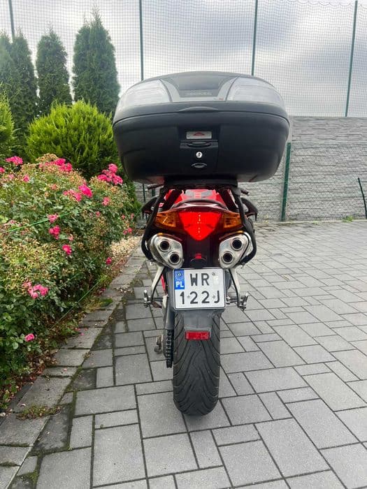Motocykl Honda VFR 800 rok 2005