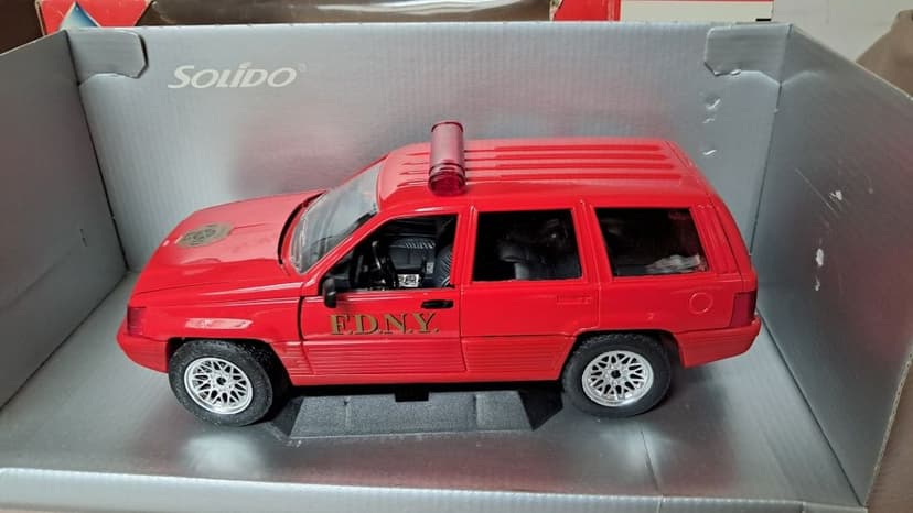 Jeep Cherokee 1:18 Maisto
