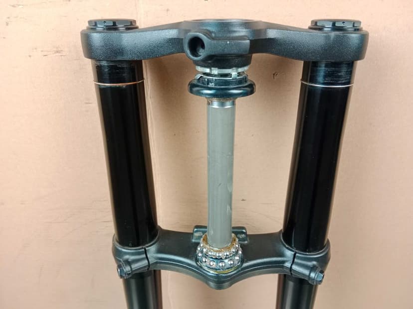 Honda CBR 650 R Lagi Zawieszenie Przód Laga Prawa Lewa Półki Oś Półka